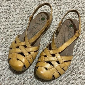 Earth Origins Berri Woven Casual Round Toe Slingback Sandals
